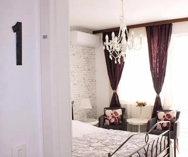 Bella Elia Apartment